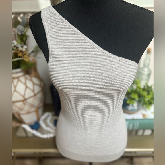 ABERCROMBIE & FITCH ONE SHOULDER RIBBED KNIT BEIGE THONG STYLE BODYSUIT SZ M - Picture 7 of 11